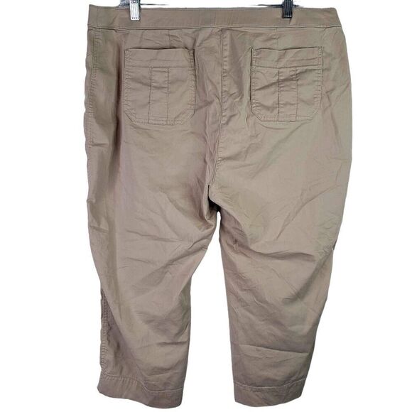 Chicos Zenergy Cargo Cropped Pants Beige High Rise Stretch Capri Size 3 US XL - Picture 3 of 10